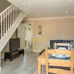 Cosy 2 Bed & Free Parking. Near Heathrow/Pinewood