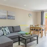 Cosy 2 Bed & Free Parking. Near Heathrow/Pinewood