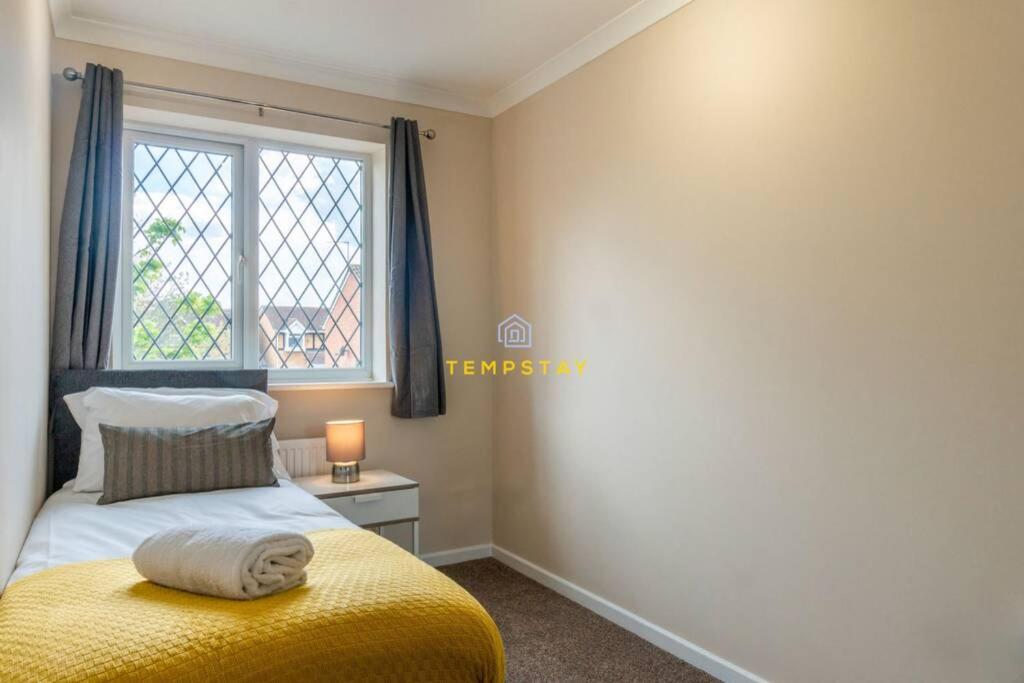 Cosy 2 Bed & Free Parking. Near Heathrow/pinewood