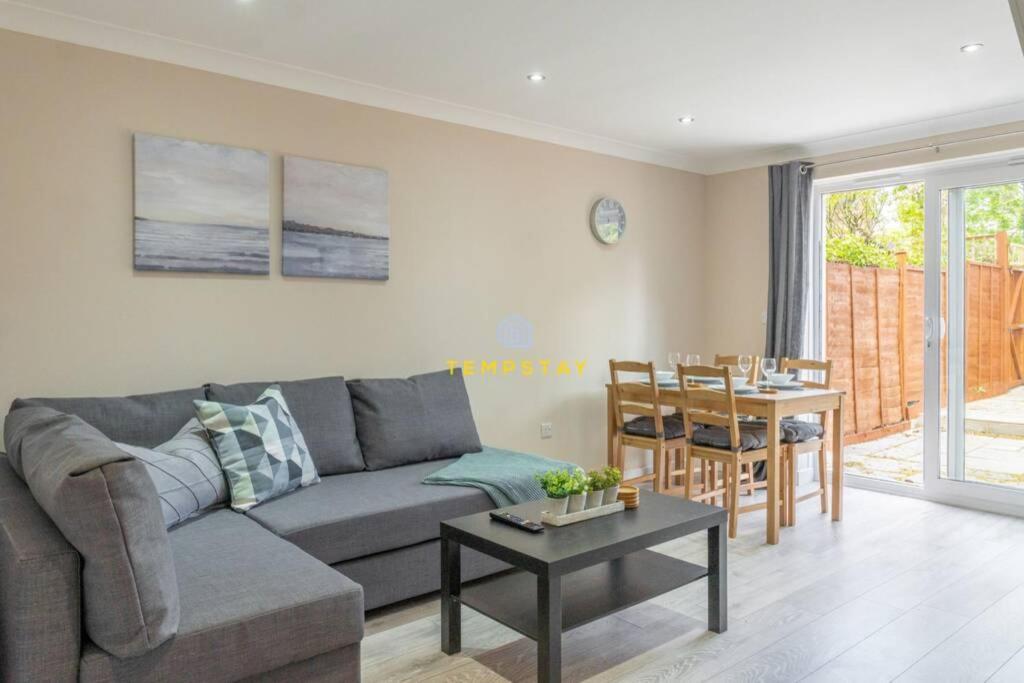 Holiday home Cosy 2 Bed & Free Parking. Near Heathrow/pinewood